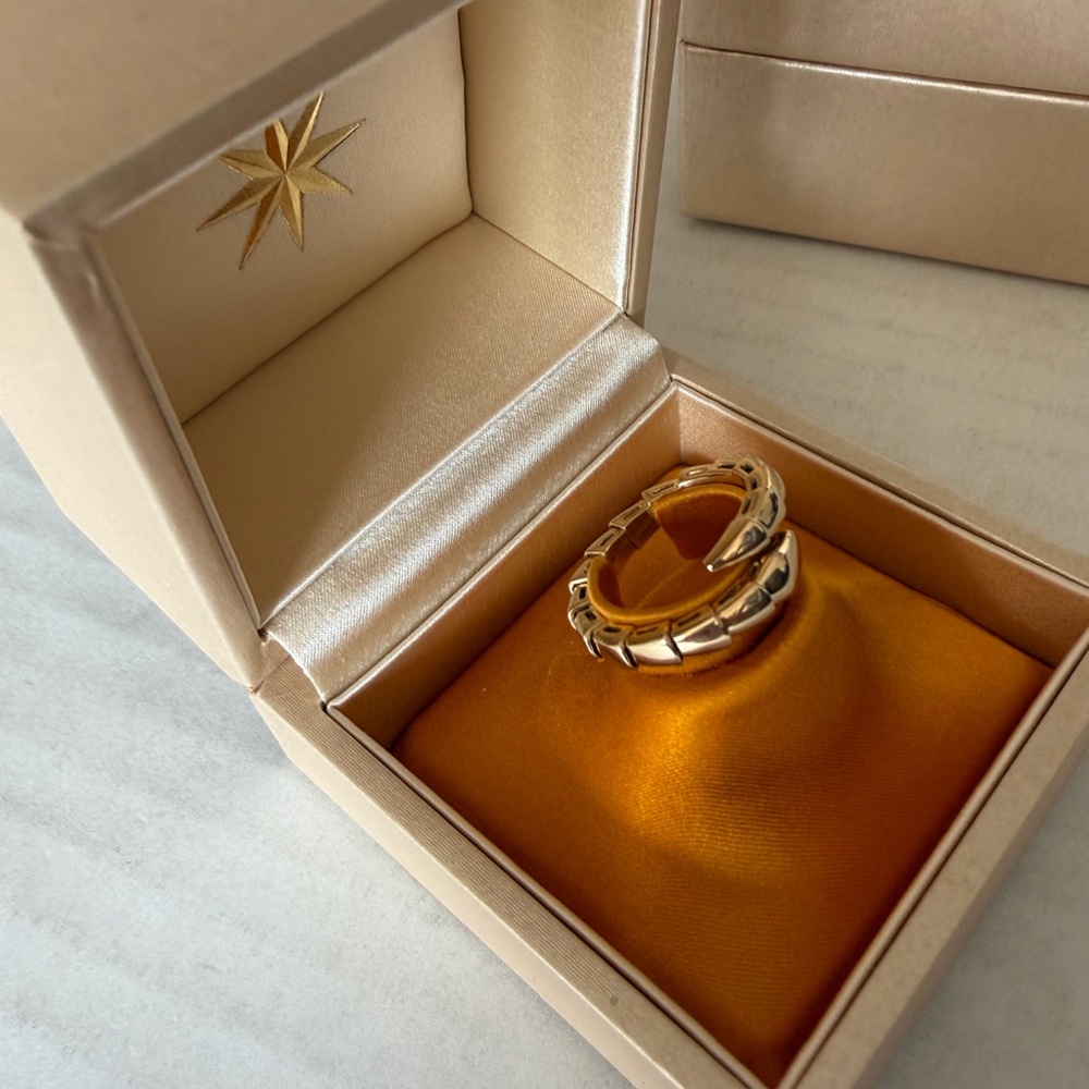 Bvlgari Serpenti Viper18k Yellow Gold Wrap Ring
USsize of approximately3.5to4.25 - Picture 6 of 16
